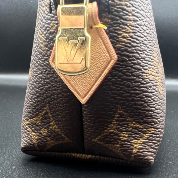 LOUIS VUITTON Cosmetic Pouch GM (LV Discontinued!) NEW - Picture 11 of 13